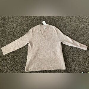 Cozy Women's V-Neck Sweater in Tan/Cream size S NWT